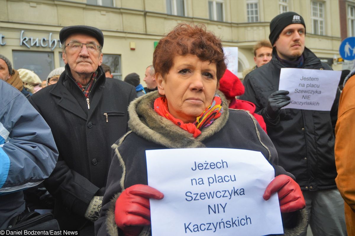 Katowiczanie protestują przeciwko zmianie nazwy placu. Nie chcą Kaczyńskich ani sejmowych obyczajów