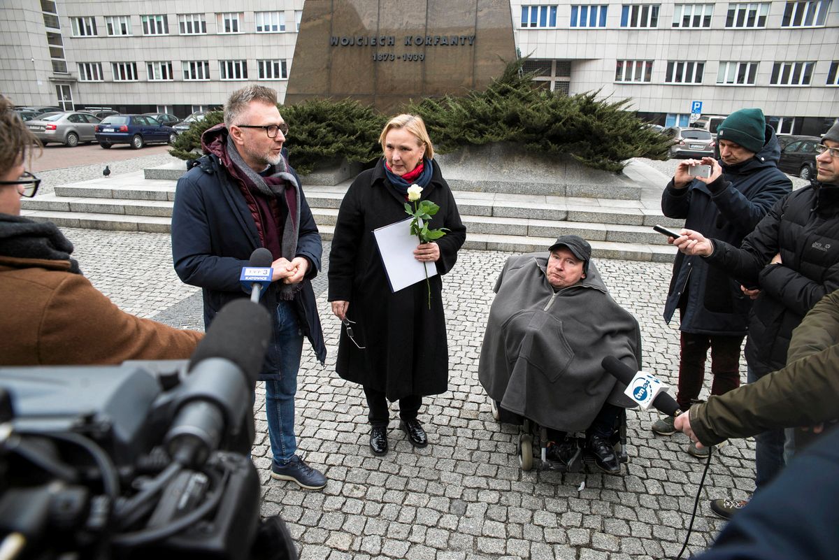 Zdjęcia polityków PO na szubienicach. Jest skarga na "przewlekłość śledztwa"