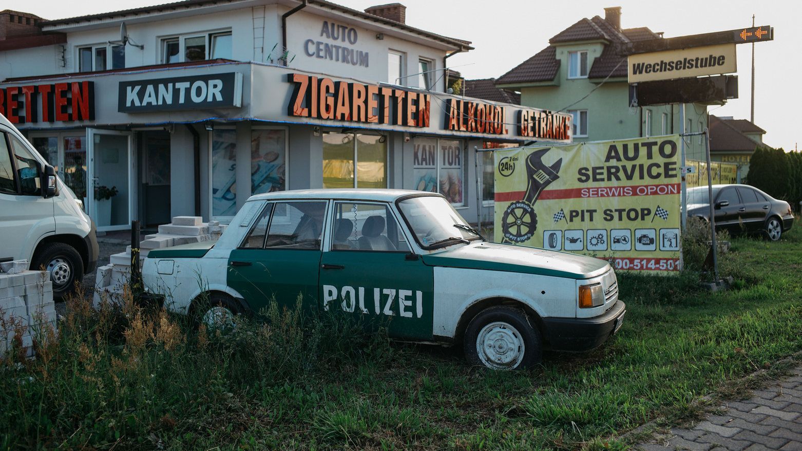Przedmieścia Słubic pełne są sklepów z papierosami i kantorów