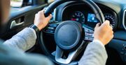 Połamane palce od kierownicy. Kierowcy często popełniają ten błąd