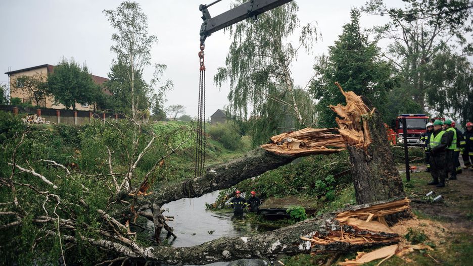 Gwałtowne burze, a miejscami nawet trąby powietrzne, przeszły przez Pomorze w nocy z 11 na 12 sierpnia 2017 r.