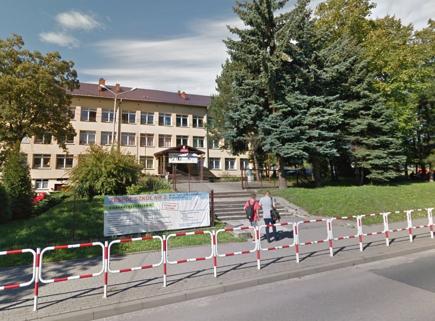 Wadowice. Z Centrum Kształcenia Zawodowego i Ustawicznego nr 1 w Wadowicach ewakuowano uczniów