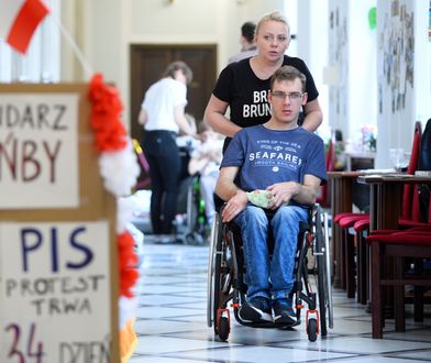 Rodzice dorosłych niepełnosprawnych będą protestować przed kancelarią Mateusza Morawieckiego