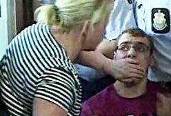 Media oburzone bo zasłoniła synowi usta. Hartwich tłumaczy, jak było naprawdę