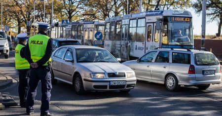 Wszystkich Świętych 2019 - Wrocław. Utrudnienia, organizacja ruchu i kursowanie komunikacji miejskiej