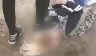 Brutalne pobicie na długiej przerwie. Do sieci trafiło nagranie