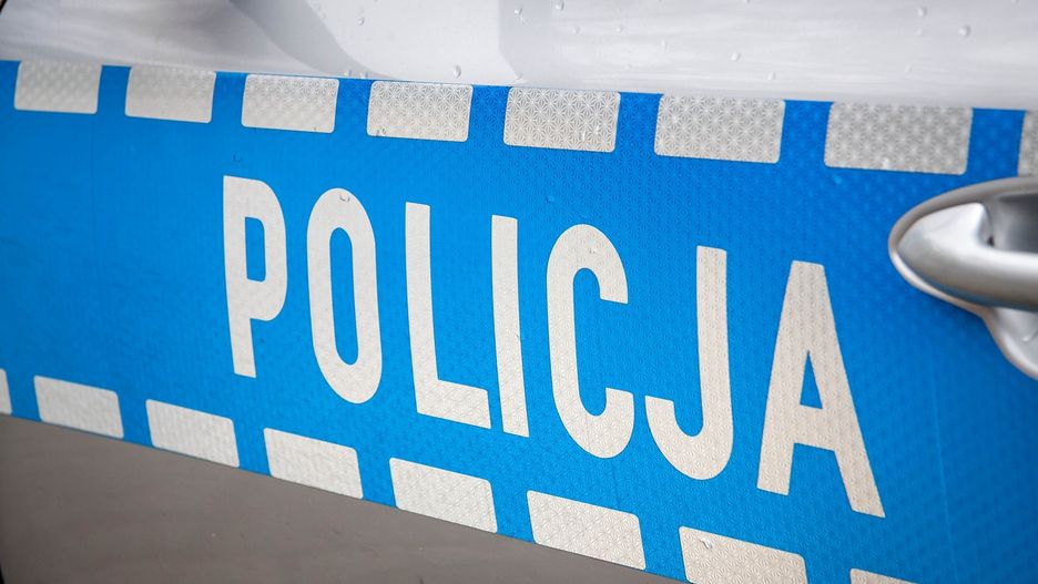 Nastoletni chłopak pobity został w poniedziałkowy wieczór przez czwórkę zamaskowanych sprawców. Według  policji, atak może być powiązany ze sporem pseudokibiców.