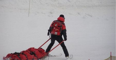 Poważny wypadek na stoku w Białce Tatrzańskiej. Narciarz uderzył w 6-latka i odjechał