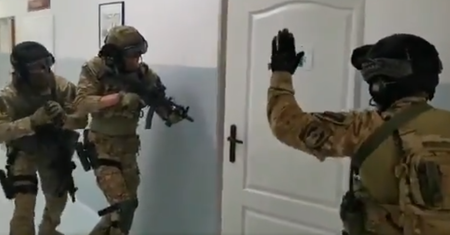 Antyterroryści zapukali do drzwi 14-latka. Był zachwycony