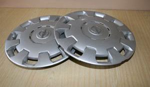 Ukradli kołpaki z radiowozu stojącego pod komisariatem