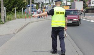 Auto staranowało policjanta. Trzech zatrzymanych po pościgu