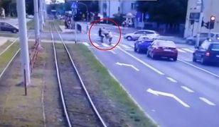 Śmiertelne potrącenie staruszki w Toruniu. Rowerzysta mógł w nią wjechać celowo