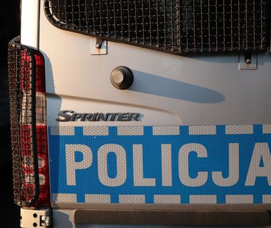 Wrocław. Samochód staranował przystanek. Ranna dwójka dzieci