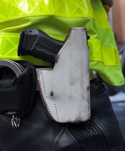 "Miała obrażenia oka i spuchnięty nos". Wolontariuszka pobita przez policjantów?