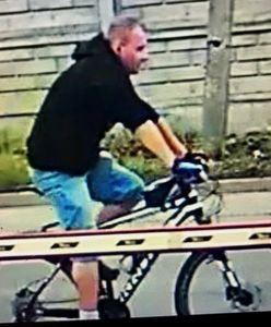 Pobił kobietę. Szuka go policja