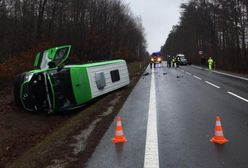 Czołowe zderzenie samochodów na Podkarpaciu. Trzy osoby ranne