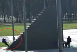 Jeździli na hulajnogach pod pomnikiem smoleńskim. Jest reakcja policji