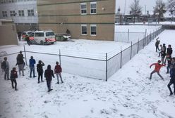 Policjanci przegrali walkę na śnieżki. Z dziećmi