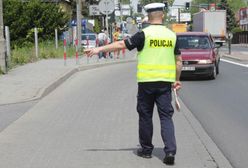 Auto staranowało policjanta. Trzech zatrzymanych po pościgu