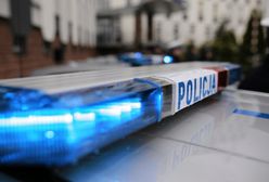 Nakło nad Notecią. Policja zatrzymała podejrzanych o zniszczenie drzwi do biura PiS