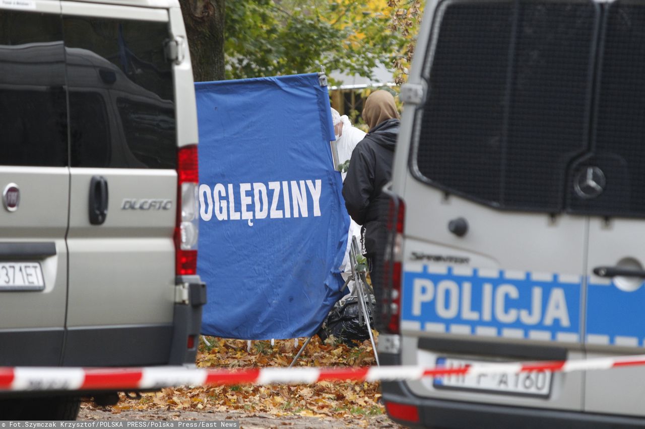 Koszalin. Makabryczne znalezisko za sklepem. Przechodnie znaleźli ciało mężczyzny