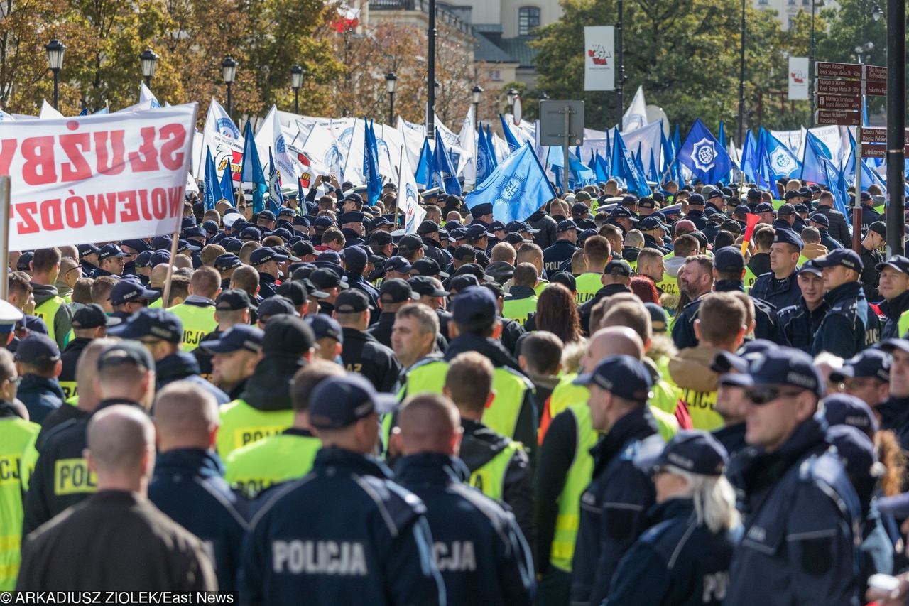 Koniec "psiej grypy". Jest porozumienie policyjnych związkowców z szefem MSWiA