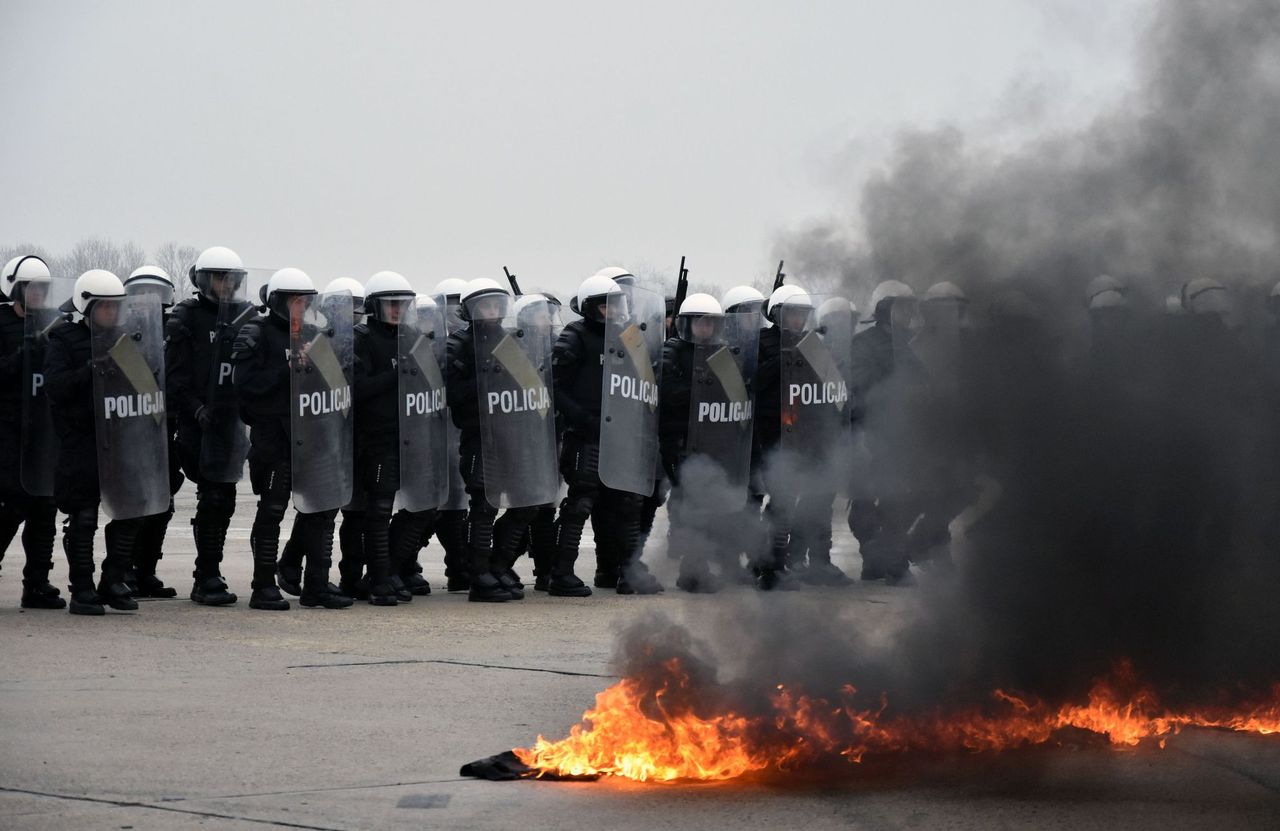 Dziwny przetarg polskiej policji. Kupili broń, zapomnieli o kaburach i ładownicach?