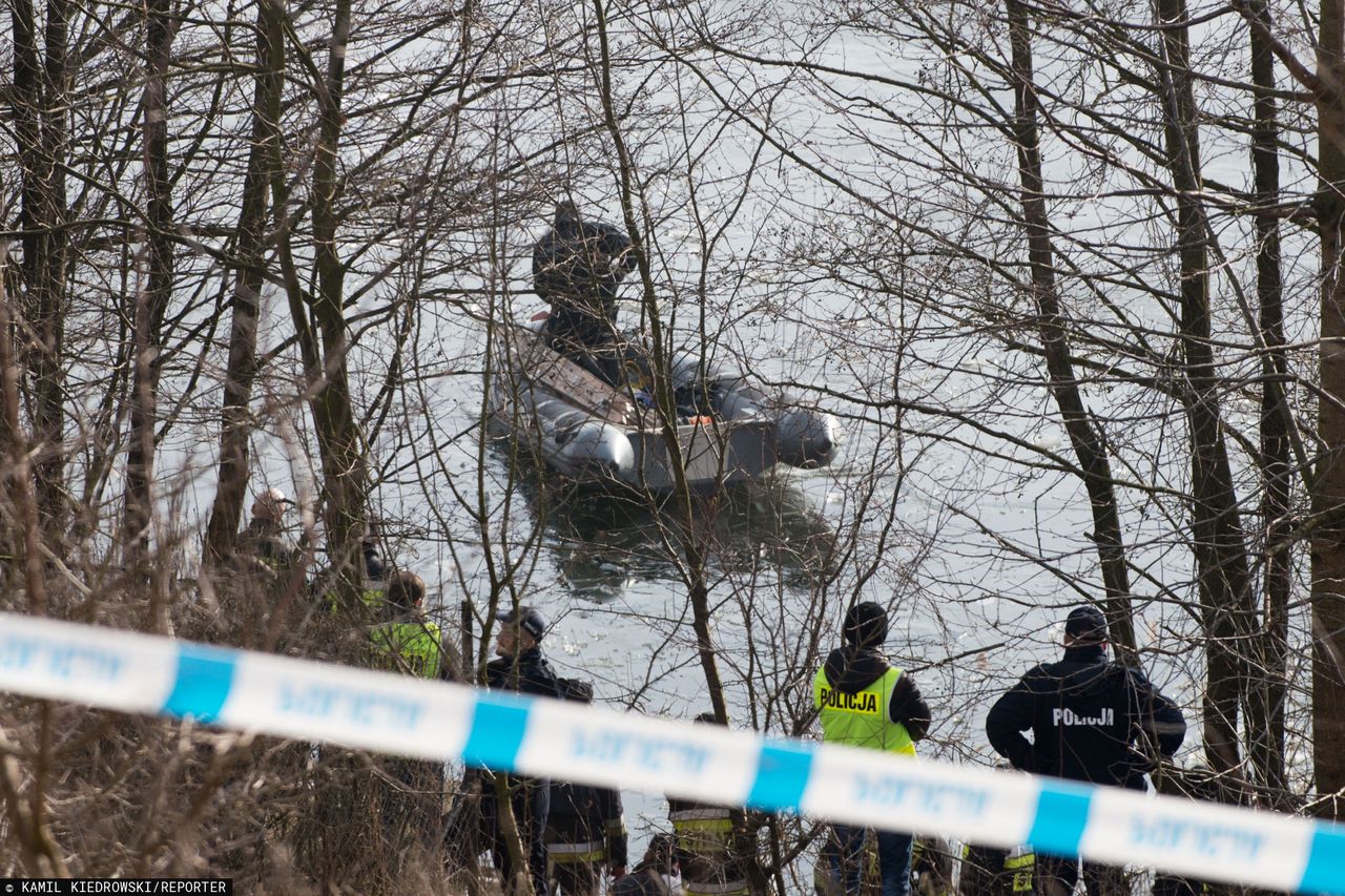 Tragedia niedaleko Suwałk. Samochód wjechał do stawu. W środku były dwie osoby