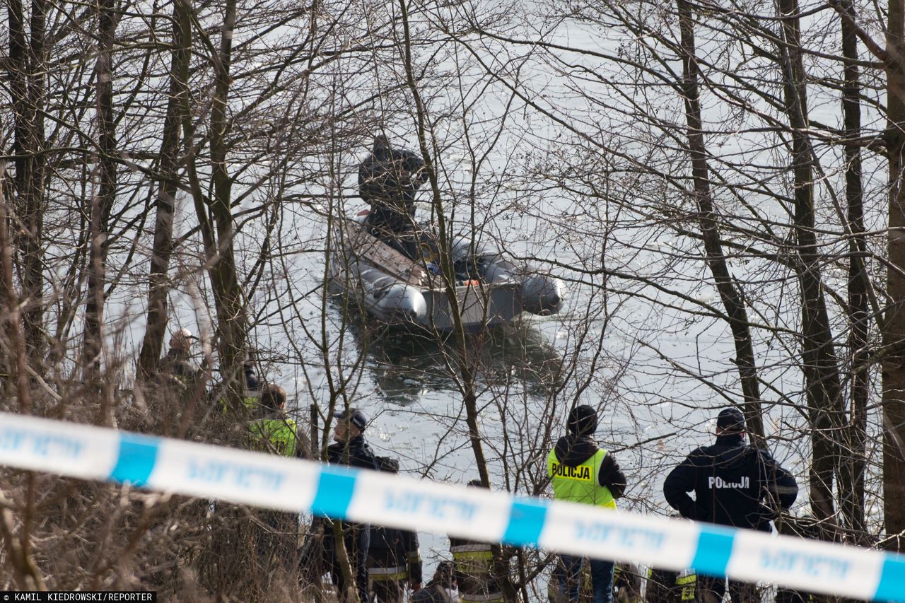 Tragedia niedaleko Suwałk. Samochód wjechał do stawu. W środku były dwie osoby