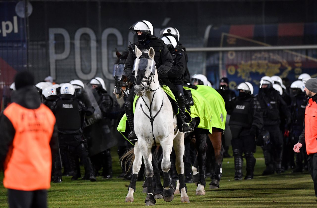 Sprawdziliśmy, czy polska policja uzupełni braki kadrowe Ukraińcami i Hindusami