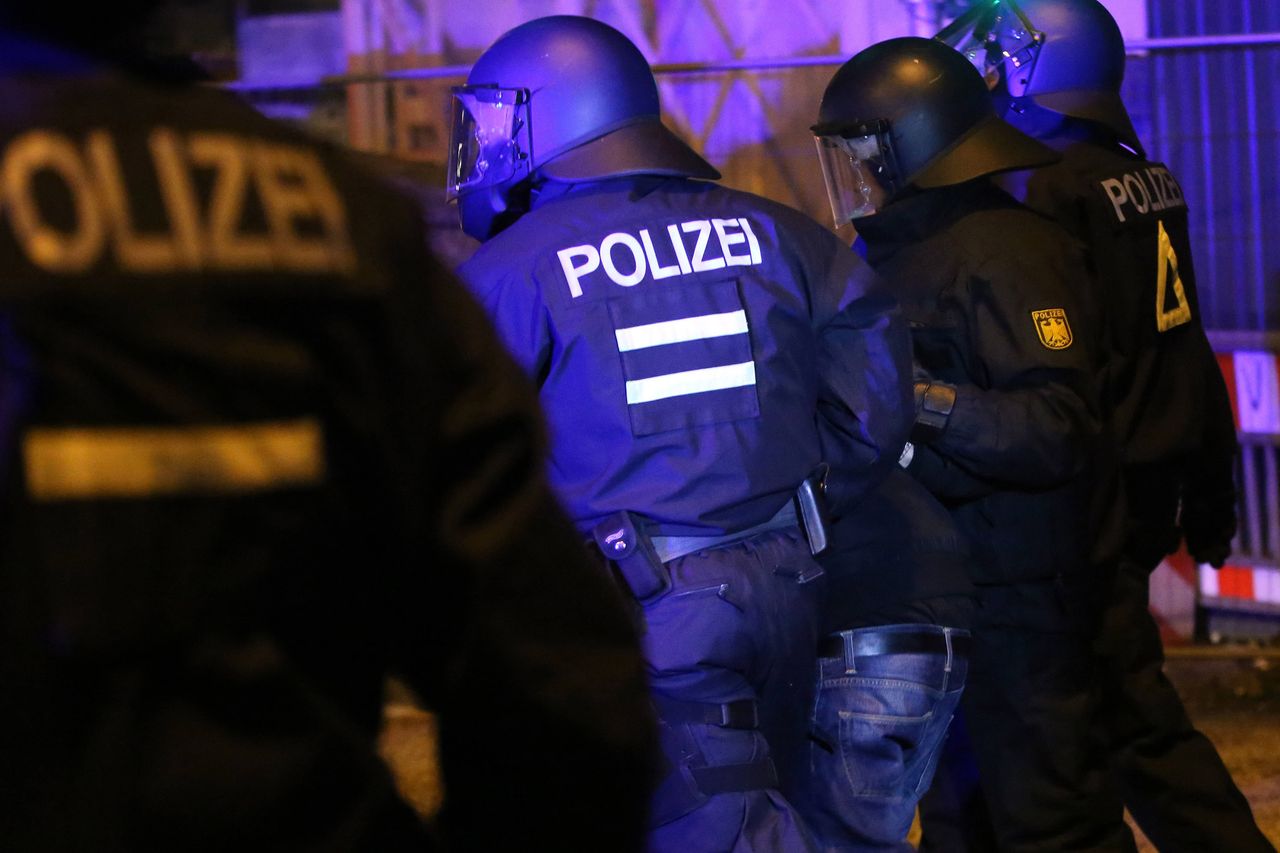 Zamieszki w Berlinie. Policja obrzucona kamieniami