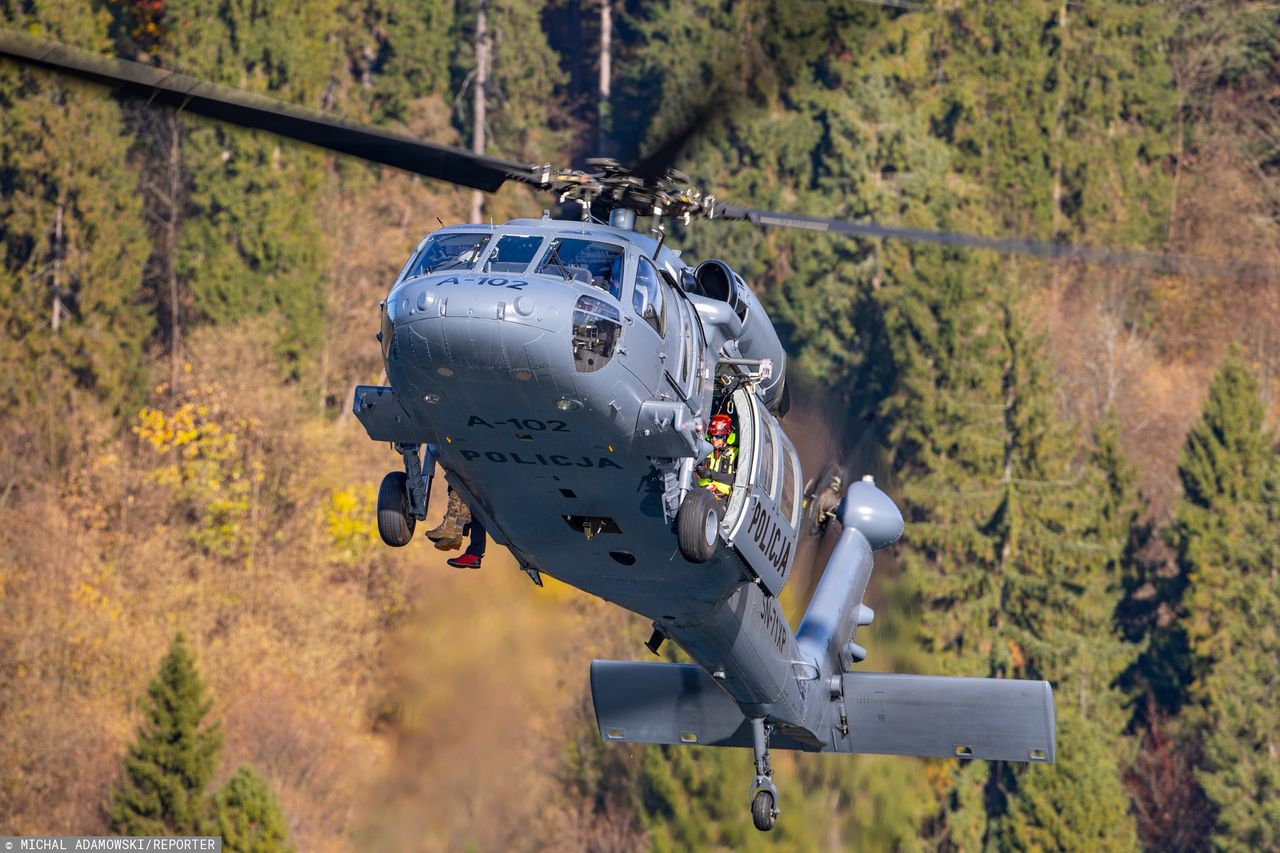 Łubnice. Syn pobił i porwał ojca. W akcji najnowocześniejszy śmigłowiec policji – black hawk