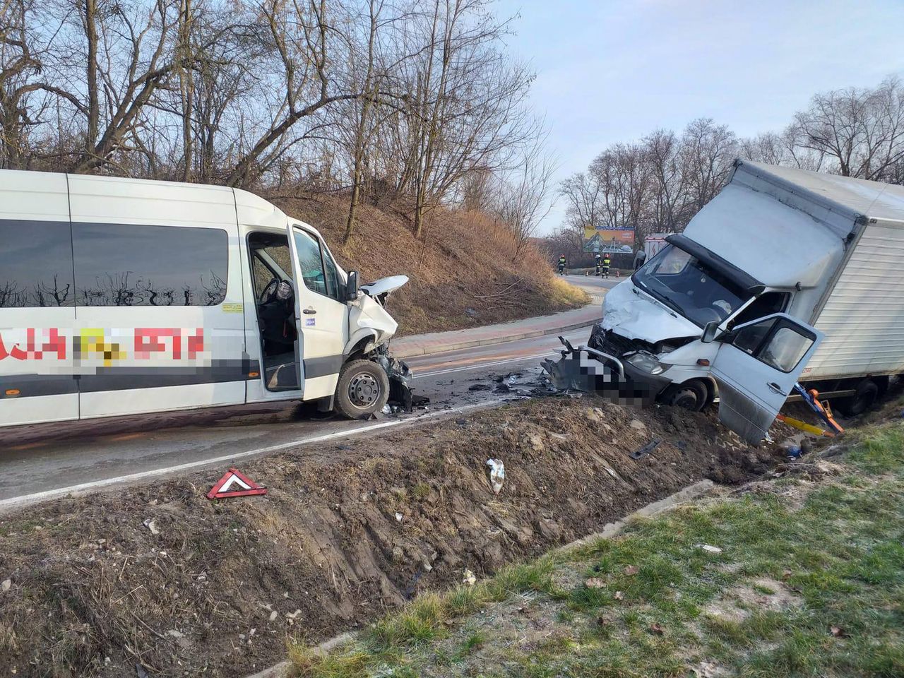 Groźny wypadek w Dębianach. Osiem osób rannych