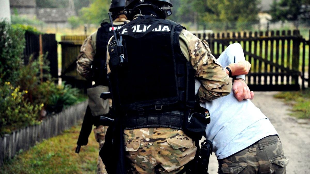 Policja zatrzymała 21-latka w miejscu jego zamieszkania