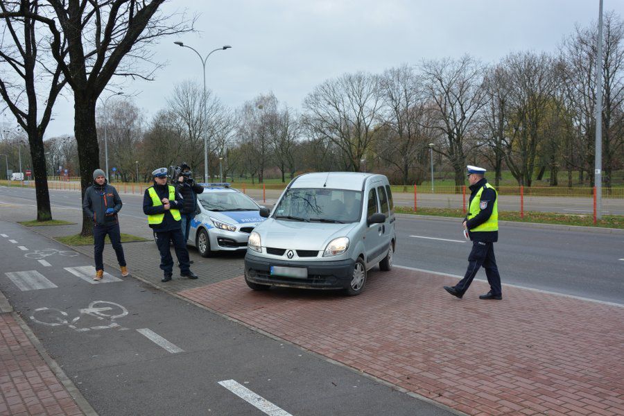 Akcja policji wystartowała. Funkcjonariusze sprawdzają stan świateł