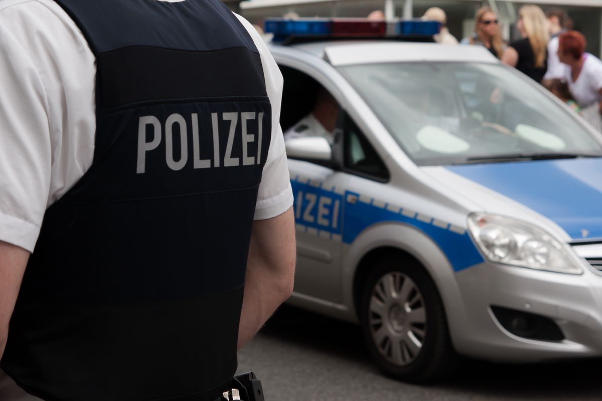 Niemcy. Masowe przeszukiwania domów, policja walczy z gangiem handlarzy ludźmi