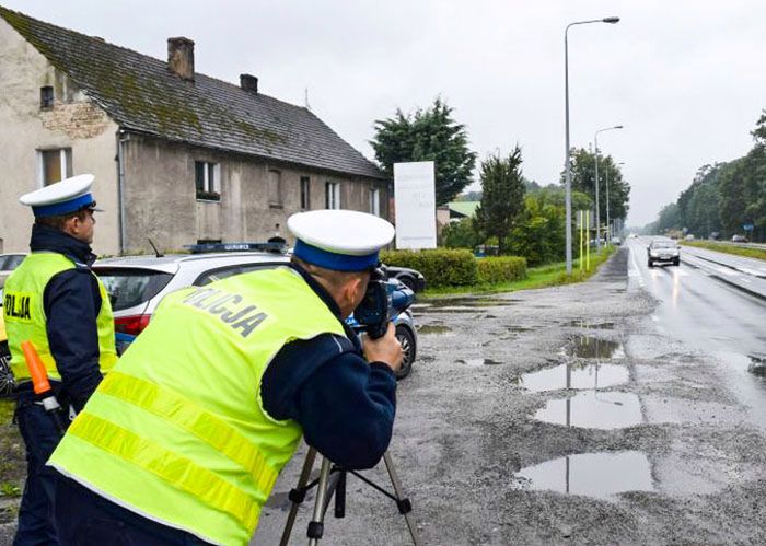 Policja nie przestanie używać nowych "suszarek". Będzie jednak uważniej mierzyła prędkość