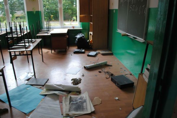 Wandale zniszczyli szkołę w Warnicach