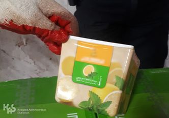 Funkcjonariusze przejęli ponad 1,3 tony tytoniu do fajek wodnych o wartości prawie 1 mln zł