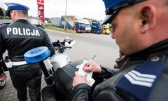 Pijany próbował przejechać policjanta. Padły strzały