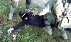 Jedną ze swoich ofiar wywieźli do lasu, by ją zastrzelić. Policja wyjaśniła zbrodnie sprzed lat