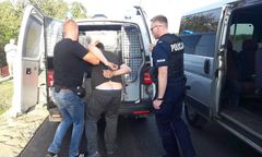 Będzelin koło Koluszek. Tragedia na drodze, pijany wjechał samochodem w dwie dziewczynki