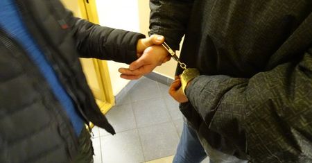 Dyrektor z Poznania aresztowany. Miał molestować dwie uczennice