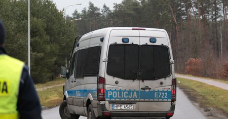Tragedia na drodze krajowej nr 94 w Gwizdaju. Nie żyje pieszy