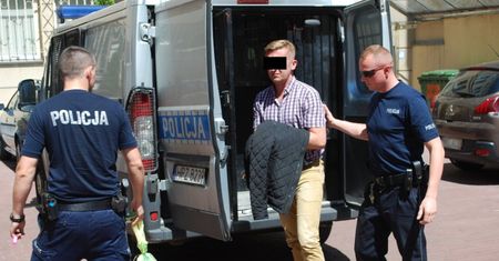 Nauczyciel okradał szkołę. "Zniknęły nawet kubki, doniczki i sztuczne kwiatki"