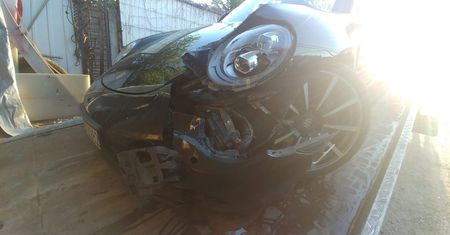 Chciał się przejechać porsche. Pracownik myjni ukradł i rozbił auto