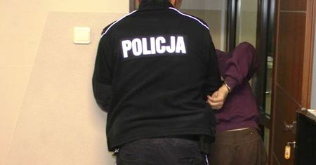 Wyszedł z siekierą na ulicę i zaatakował przypadkowego przechodnia