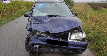 Uderzył w zaparkowany samochód. Zginął kierowca