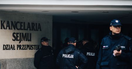 Dowódca szantażuje policjanta przed 11 listopada. Ujawniono nagranie
