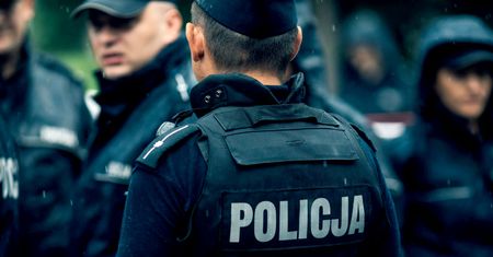 Tarnobrzeg. Na paczce napisała o bombie termojądrowej. Do jej drzwi zapukała policja